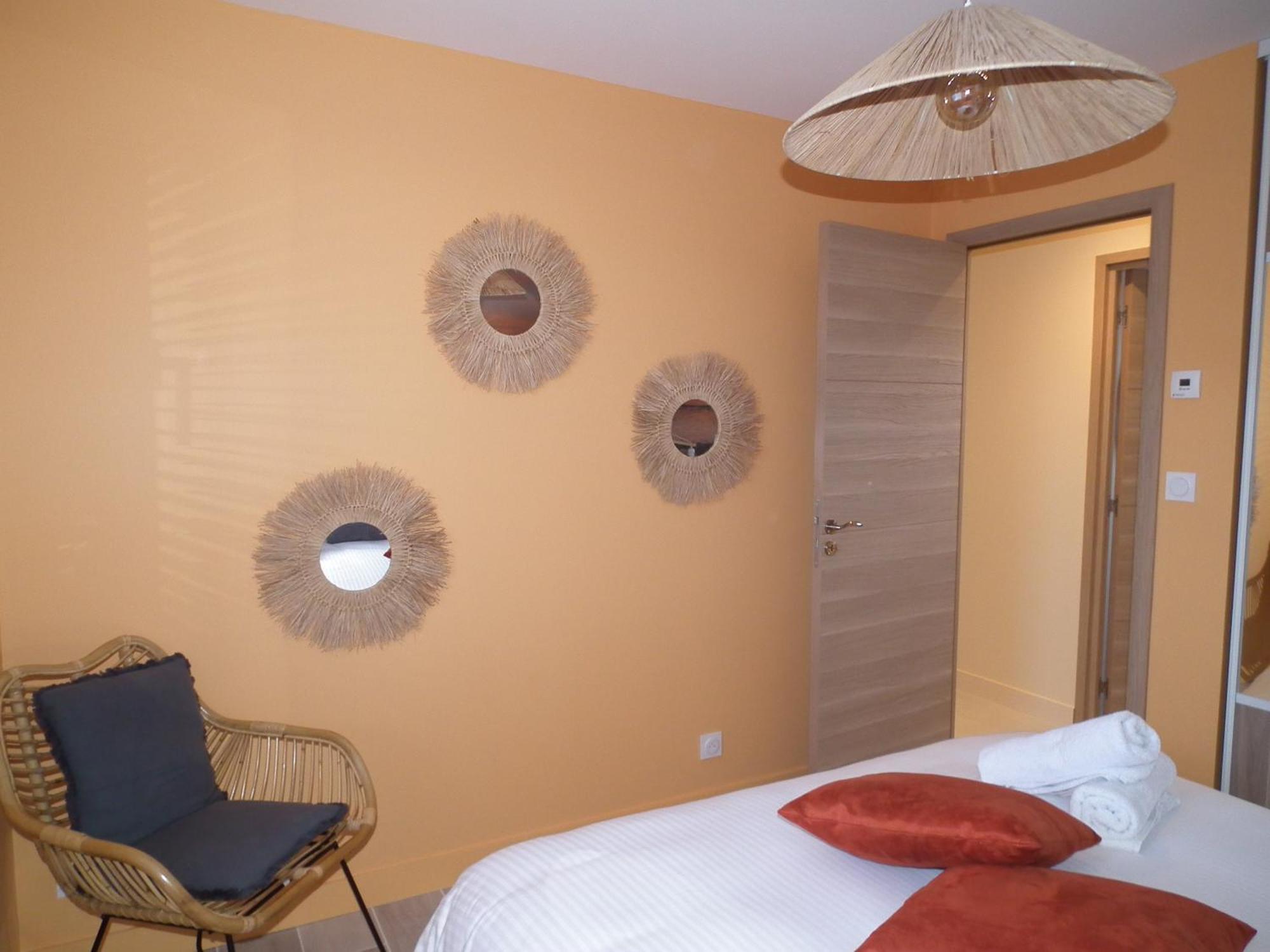 Les Maisons De Louise Pirou Quarto foto